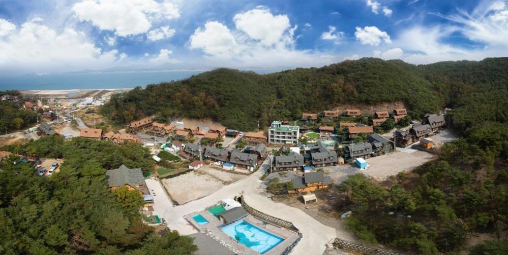 Boryeong Rich Valley Log Village Pension Exterior photo